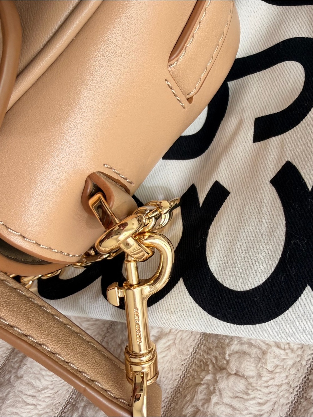 Marc Jacobs Tan Leather Chain-Strap Crossbody Bag - Picture 5 of 7